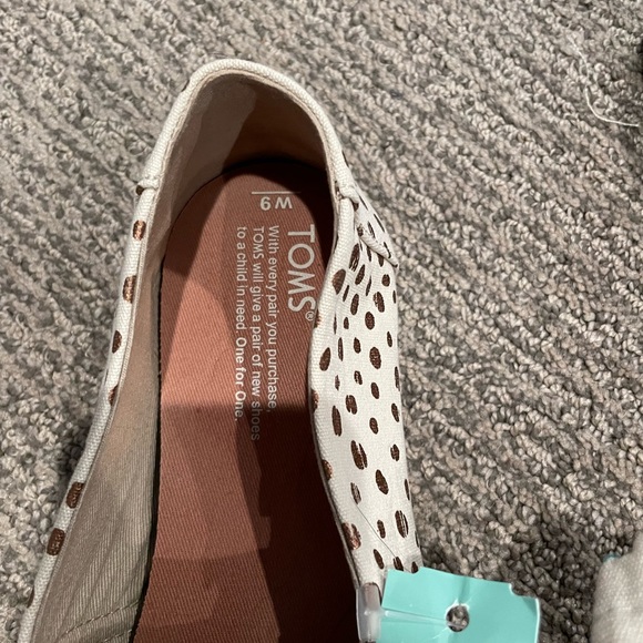 Toms flats size 9 - Picture 4 of 4